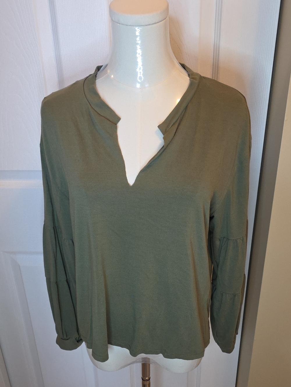 NWOT 1. State Olive Green Split V-Neck Long Sleeve Tunic